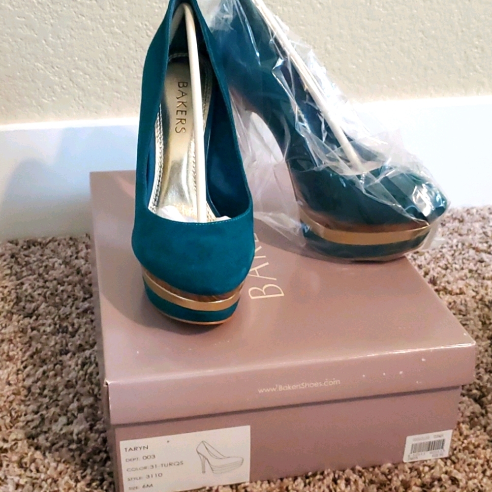 Bakers Taryn Turquoise heels